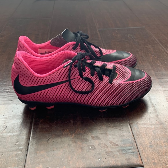 EUC Unisex Pink Nike Soccer Cleats Kids Size 4 - Picture 3 of 7